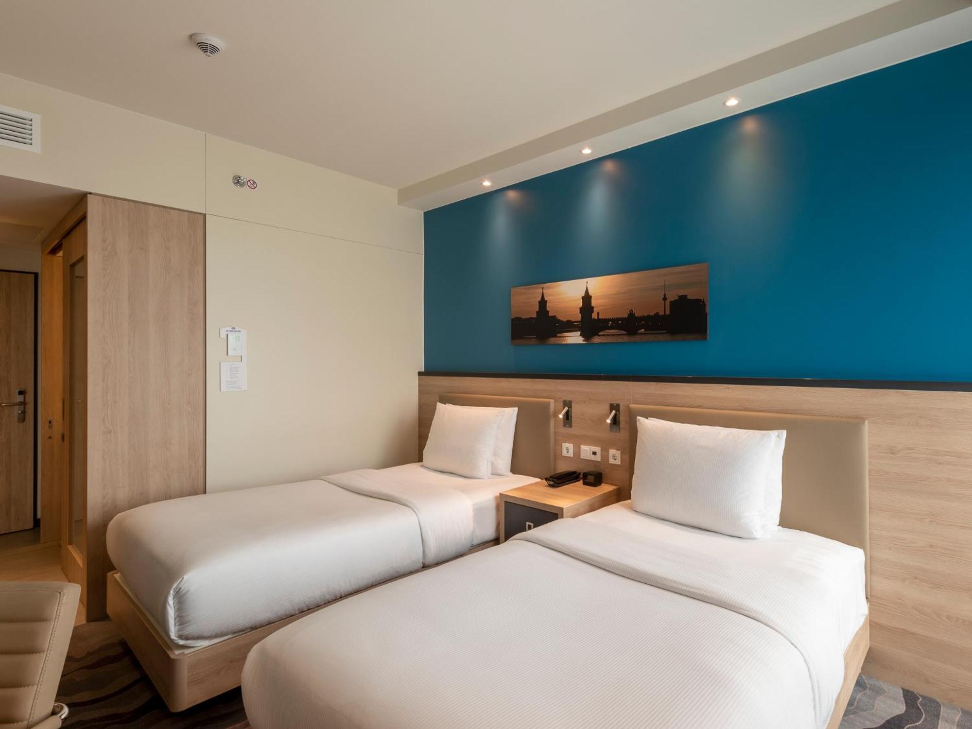 Hampton By Hilton Berlin City Centre Alexanderplatz — Photos 3